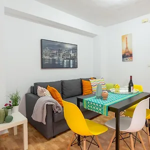 https://marques-de-larios-plaza-las-flores.es-andalucia.com
